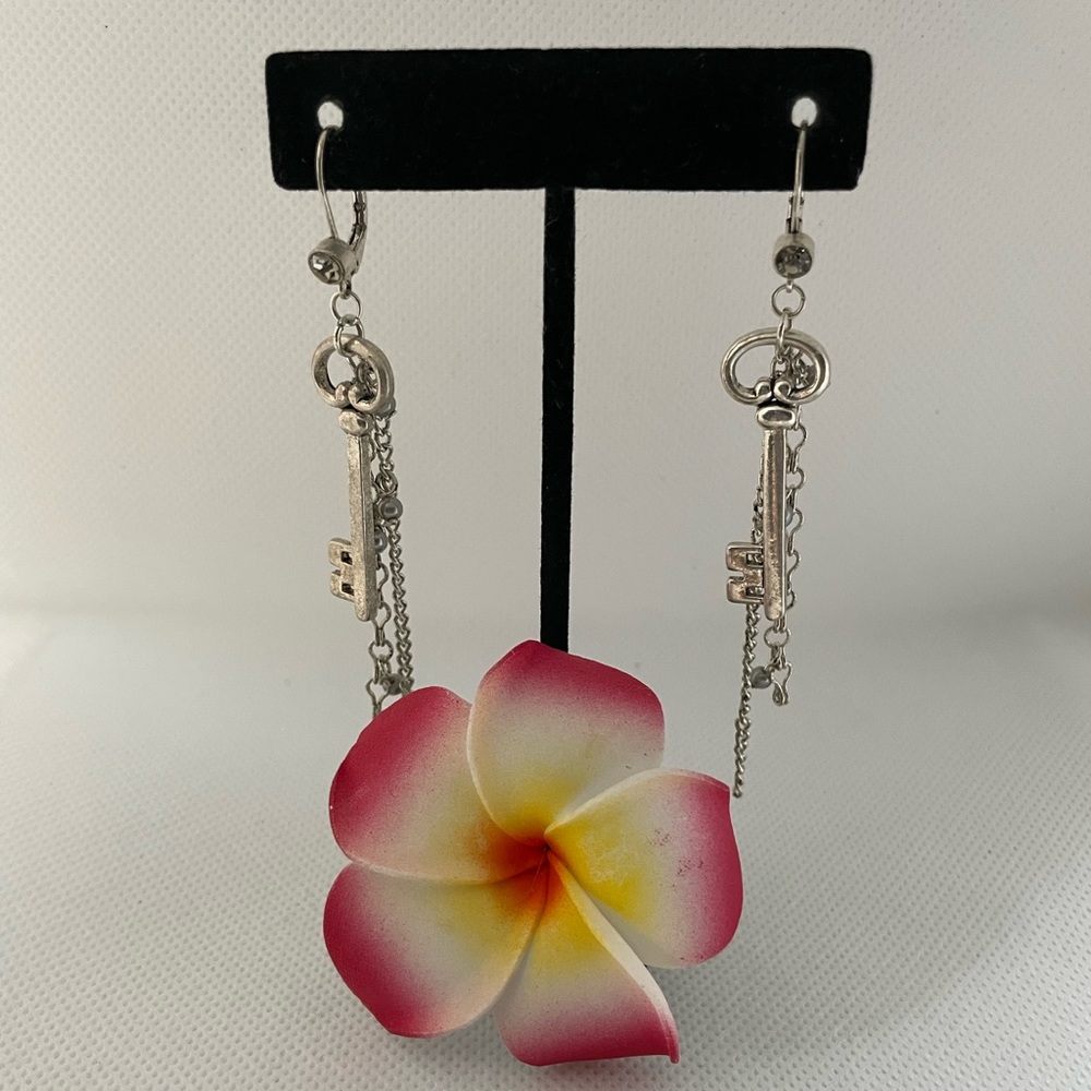 Silver tone key charm w/ link chain lever back earrings